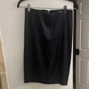 Guess Elegant Black Textured Pencil Skirt